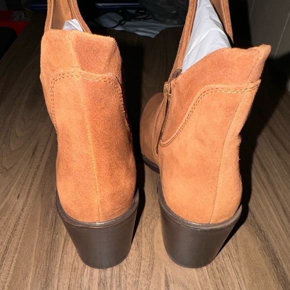 NWOB/Seychelles Pretty Little Bird Suede Boot Women's size 9 in Cognac - Picture 3 of 6